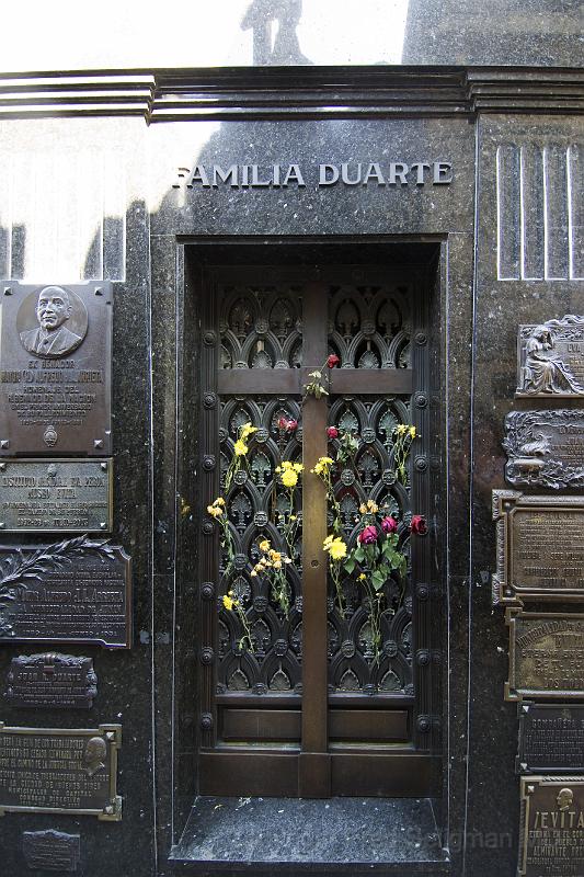 20071203_162359  D2X 2800x4200.jpg - Burial site of Eva Peron in Recoleta Cemetary